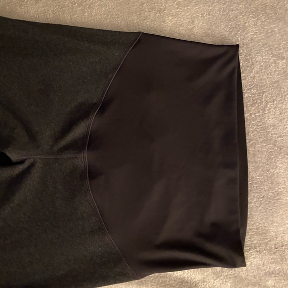 Old navy active coze core maternity leggings - Picture 3 of 4
